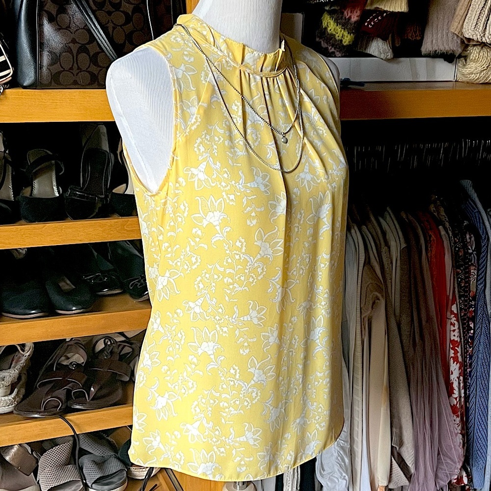 ⭐️BOGO FREE⭐️ ROSE & OLIVE Floral Yellow Sleeveless Top